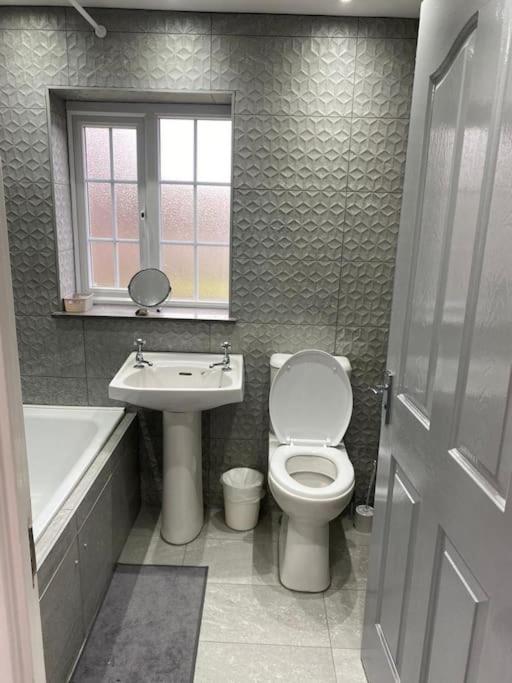 2 Bed House Sleeps 4-5 Villa Liverpool Exterior photo